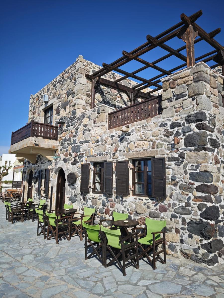 Steinhaus mit überdachter Terrasse in Griechenland