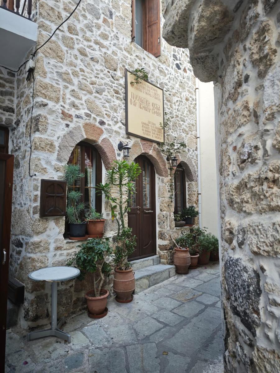 Innenhof eines traditionellen Steinhauses